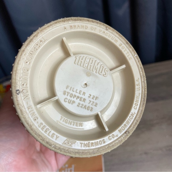 VINTAGE Mustard Yellow Thermos Vacuum Bottle Glass Lined Hot or Cold Drink Mug - Picture 6 of 10